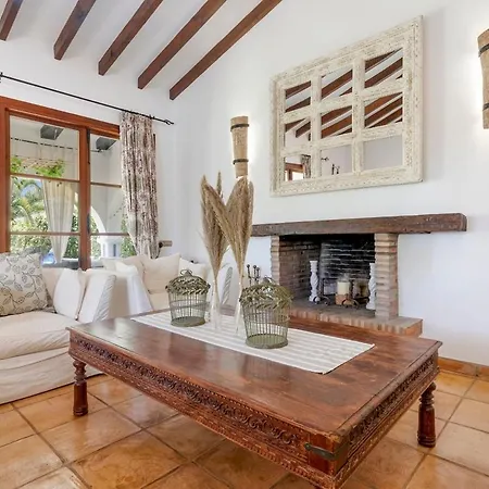 Unique Calahonda Villa