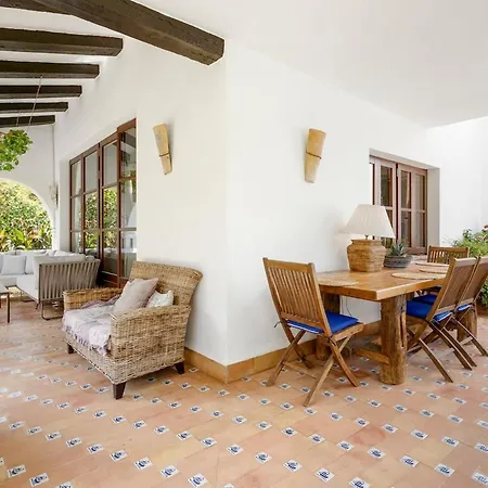Unique Calahonda Villa *