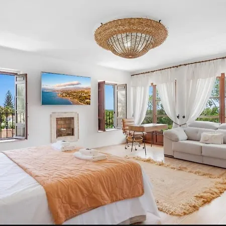 Unique Calahonda Villa *